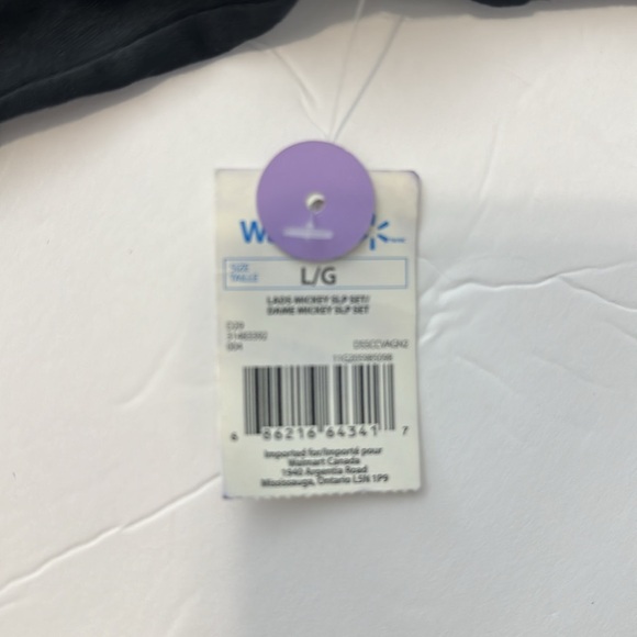 Disney Mickey Mouse Black Long Sleeve Christmas pajama top Size Large - Picture 4 of 5